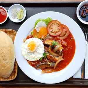 Bánh mì Cá Mòi - Ốp la